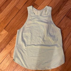 Green lululemon running tank size 4 or 6 can’t remember